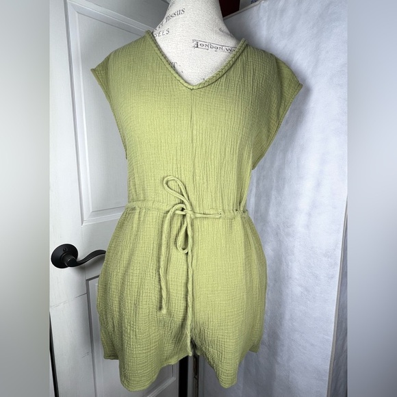Pants - New In Gauzy Fabric Romper with Side Pockets Waist Tie Like New Size Medium